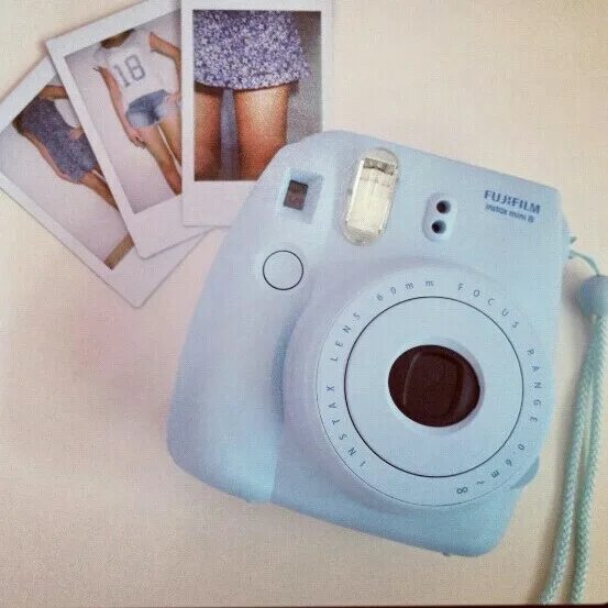 Картины полароид на холсте в стиле. Полароид пермь. Полароид пермь. Полароид фотоаппарат 2022. Полароид пермь.