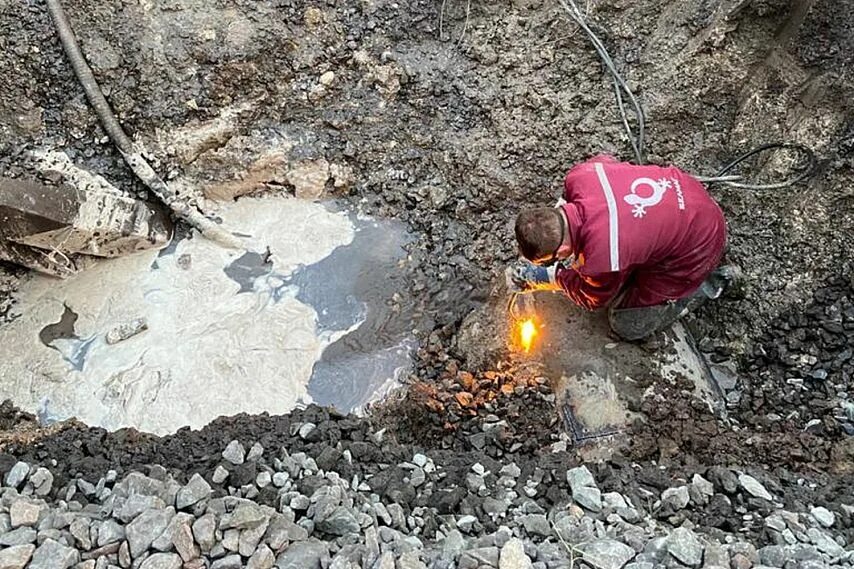 Порыв водопровода. Старый Оскол порыв. Порыв трубы воды чопик. Фото трубы холодной. Оскол без воды