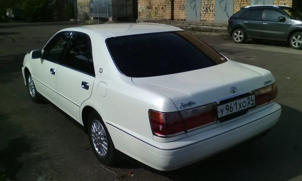 Тойота корона 2000 года. Тойота Краун 2000. Toyota Crown 2000 года. Тойота Кроун 2000 года. Тойота Краун 2000-2003.