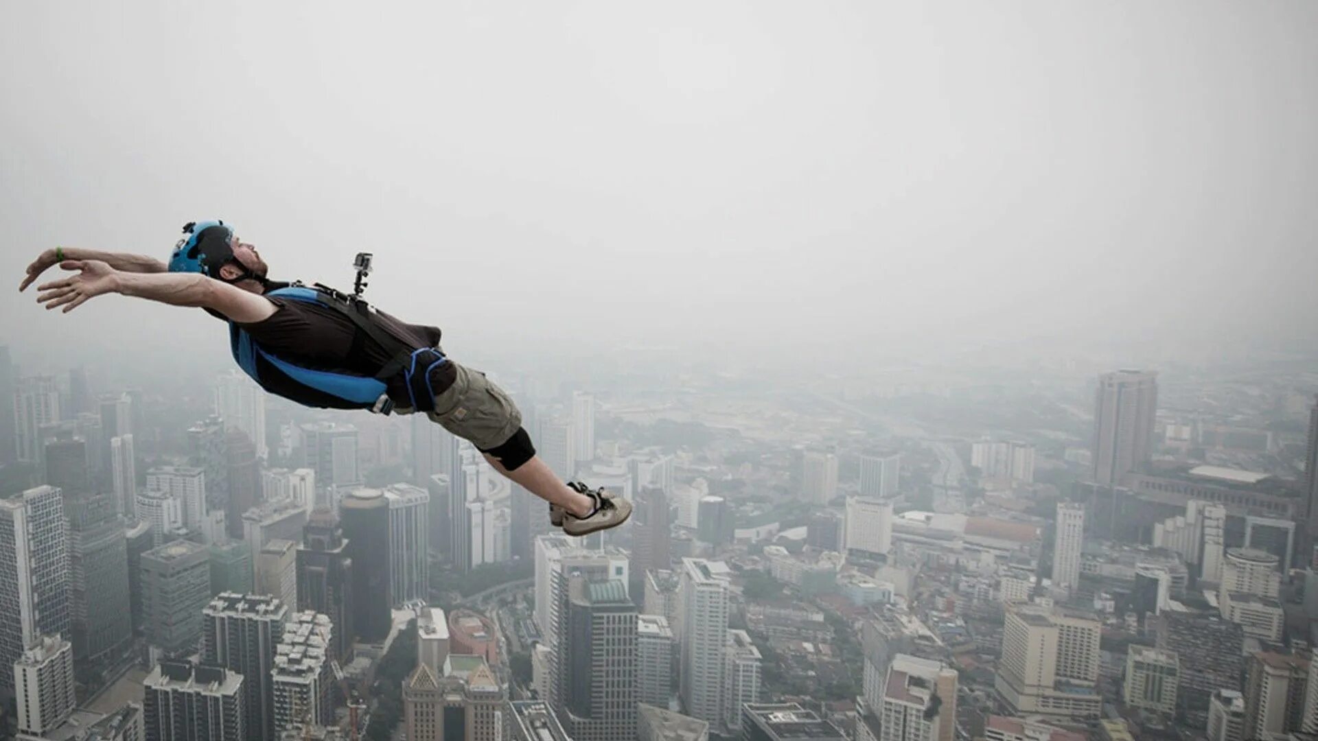 He stretched. Самый высокий Base jumping. Прыжок с Шанхайской башни. Джампинг Куала Лумпур. Прыжки бейсджамперы с Останкинской башни.