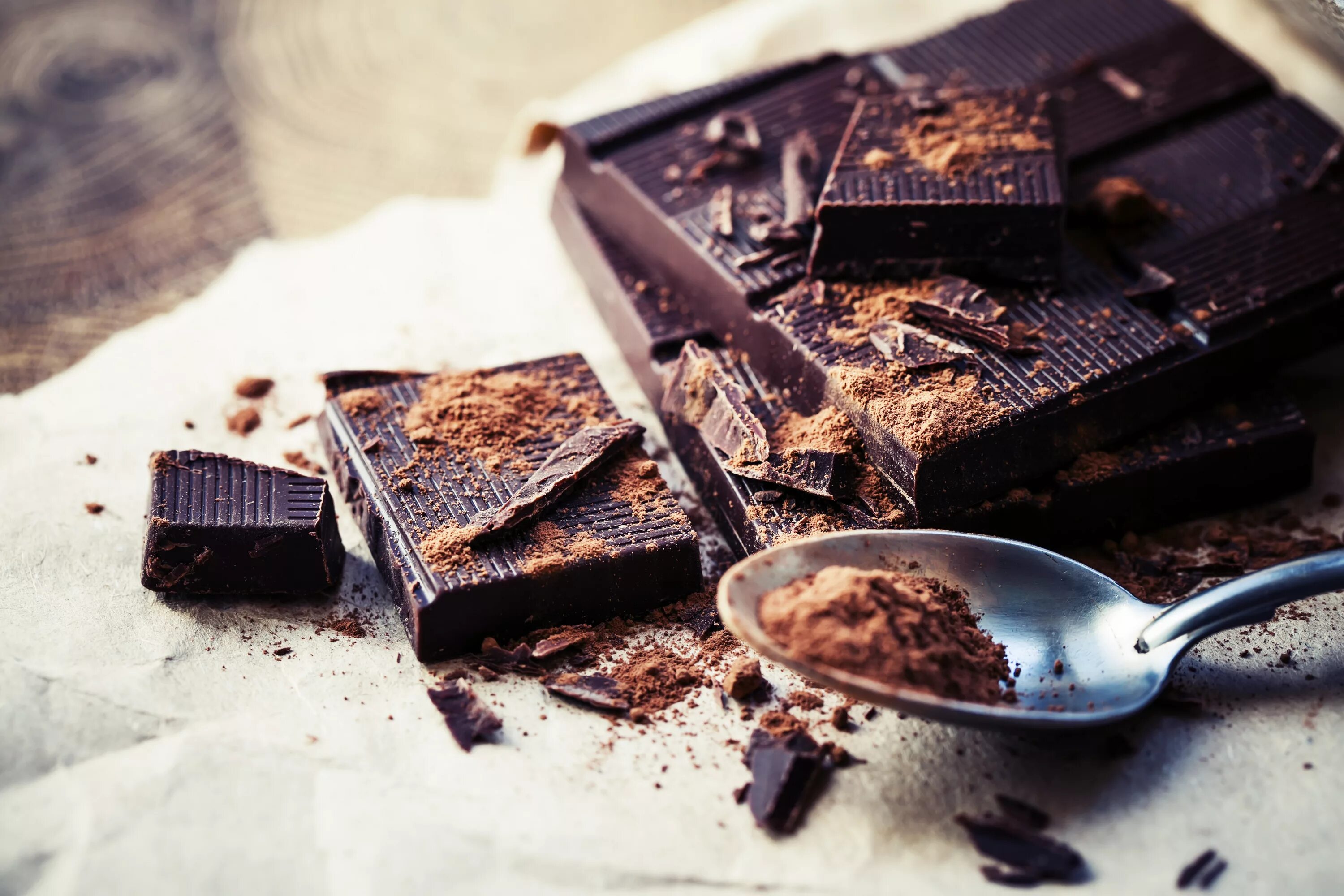 Сахарный диабет можно шоколад. Шоколад. Шоколад Горький. Фотосъёмка шоколада. Темный шоколад.