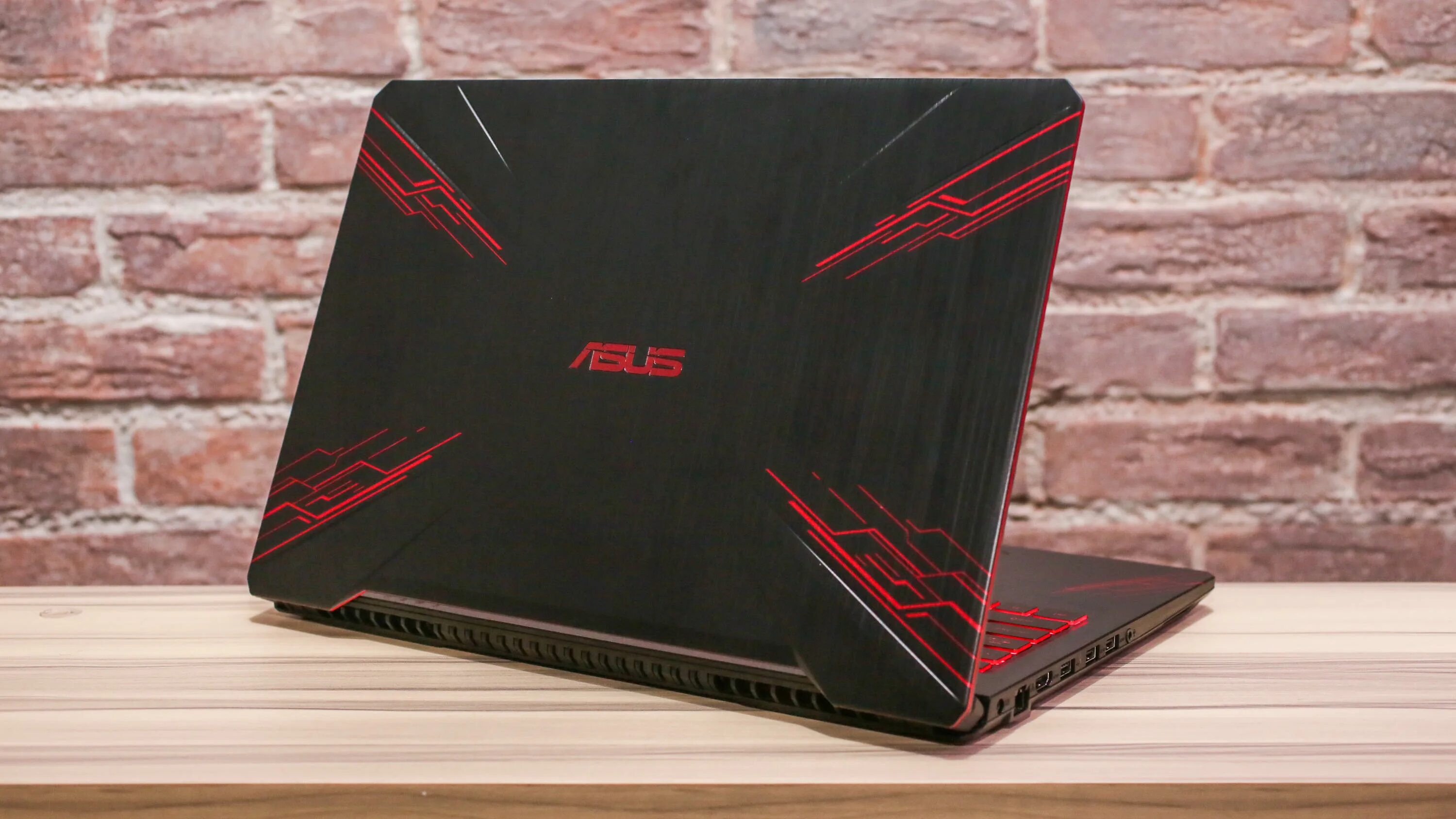 Tuf gaming днс. ASUS TUF fx504. ASUS ROG fx504gd. ASUS TUF 504. Асус туф гейминг fx504.