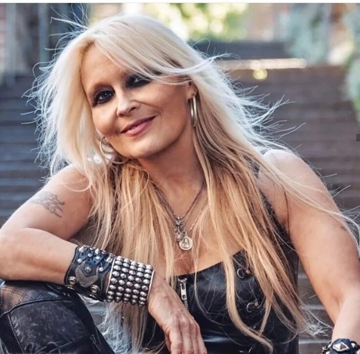 Доро фото. Doro pesch группа. доро пеш варлок группа. doro pesch сейчас. doro певица warlock.