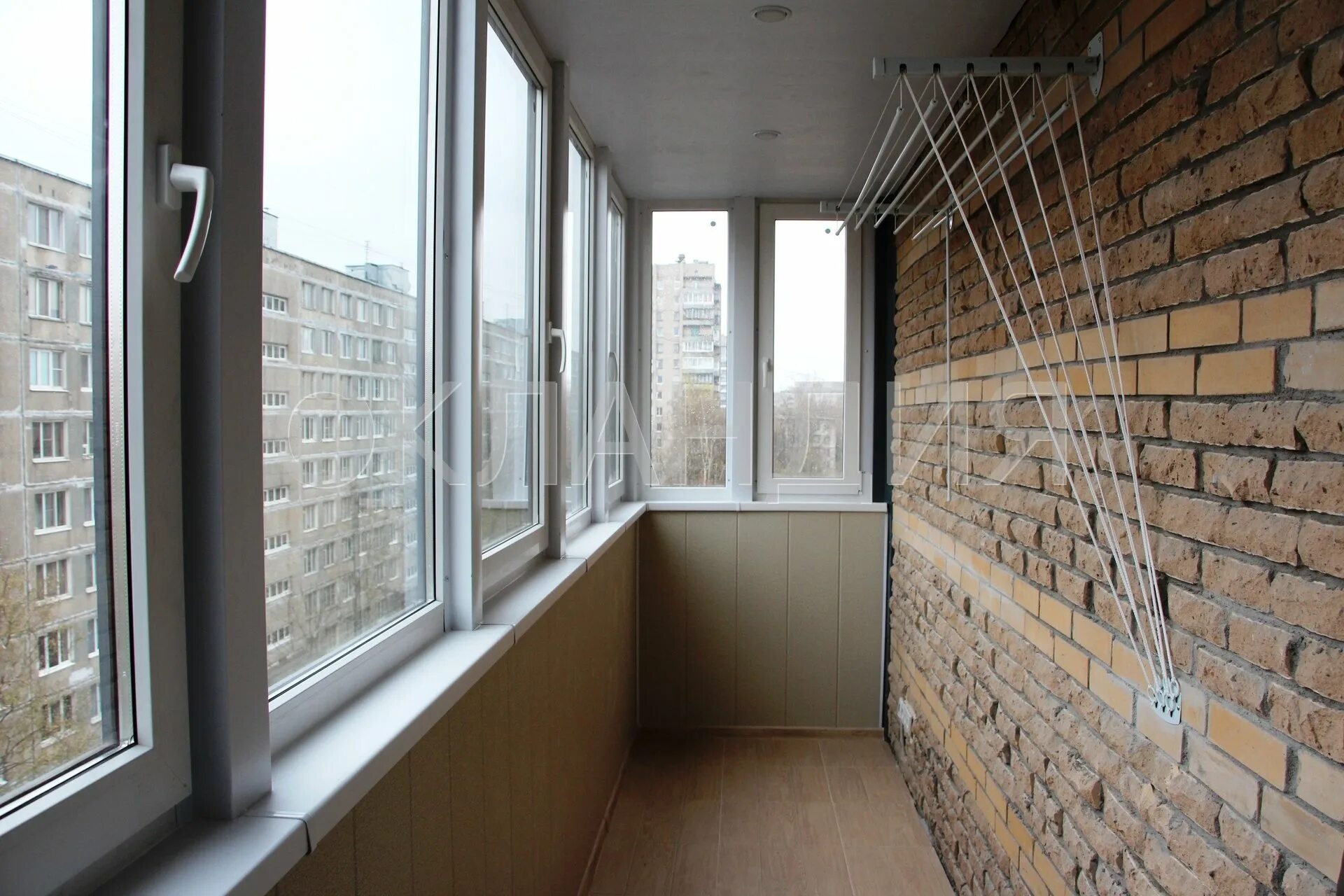 Отделка балкона. Отделка балкона внутри. Отделочные материалы для балкона. Отделка балкона панелями.
