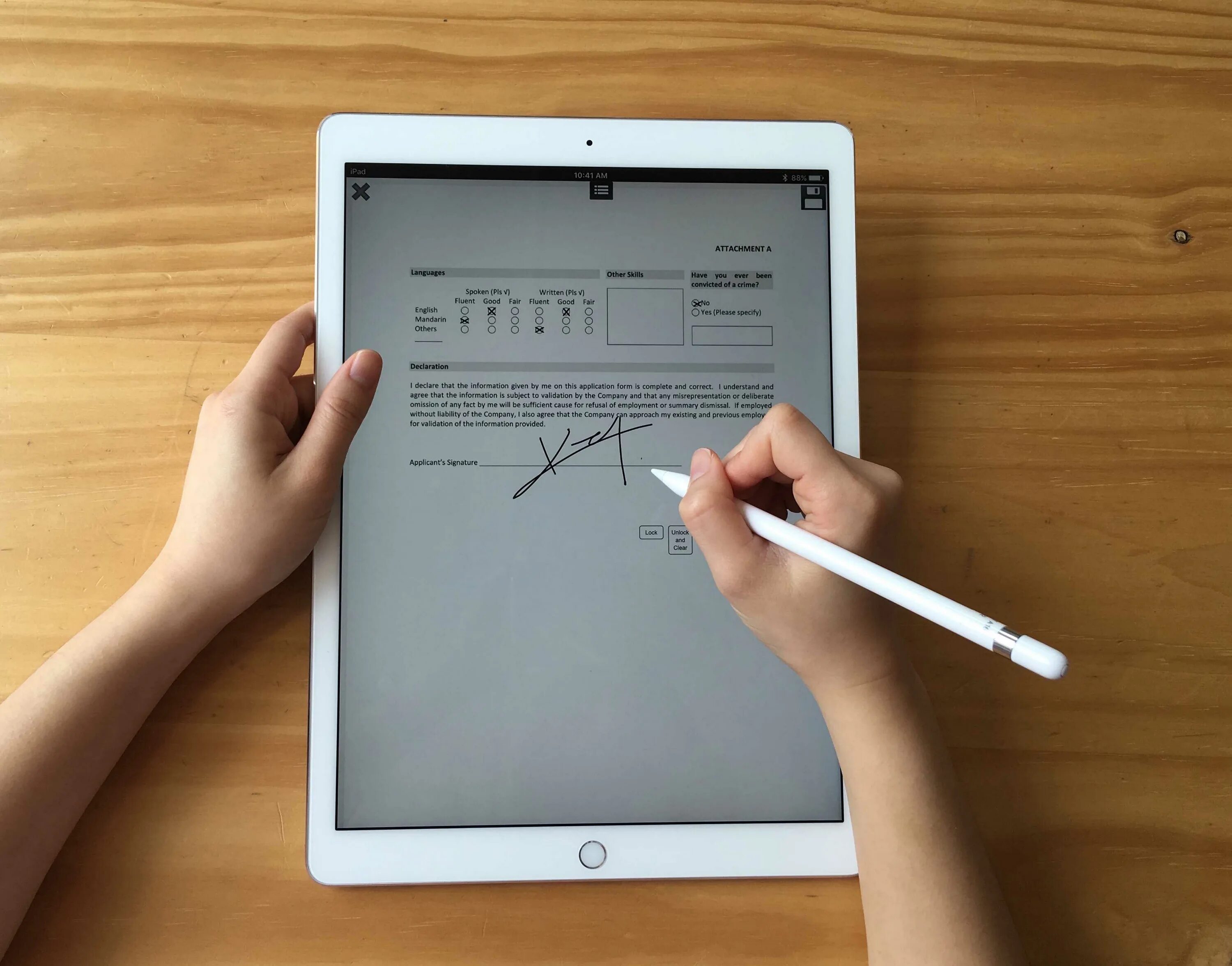 Можно ли планшет. IPAD Pro 12 + Apple Pencil. Айпад про 2020 с Apple Pencil. Стилус на планшет Apple IPAD 2021. Айпад 12.9 со стилусом.