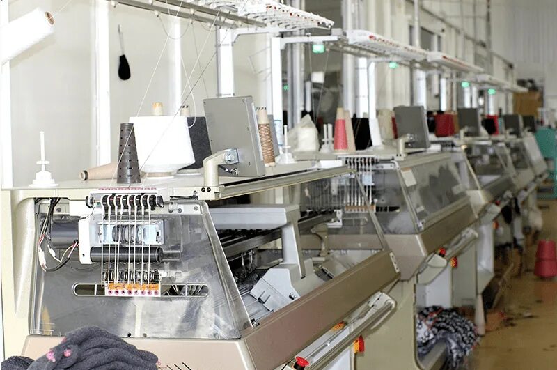 Современный швейный цех. Предприятия трикотажных изделий. Швейная промышленность. Трикотажная фабрика. «элис фэшн рус» фабрика.