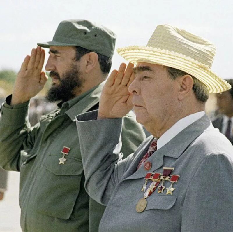 Встреча 1970 куба кастро брежнев и. Брежнев и кастро. Встреча 1970 куба кастро брежнев и. Кастро брежнев. Кастро брежнев.