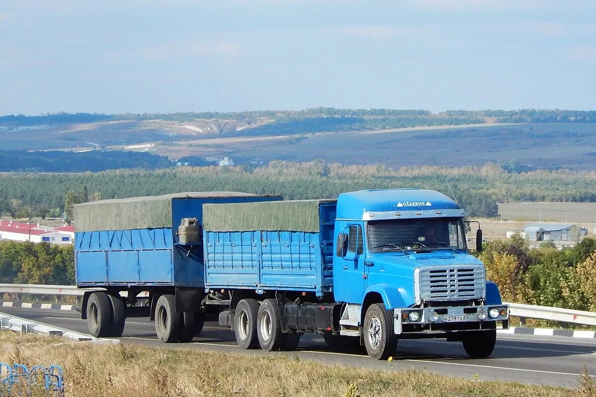 Грузовики в нижнем. ЗИЛ-133г40. ЗИЛ 133г40 зерновоз. ЗИЛ 133 гя зерновоз. Грузовик ЗИЛ 133 г40.