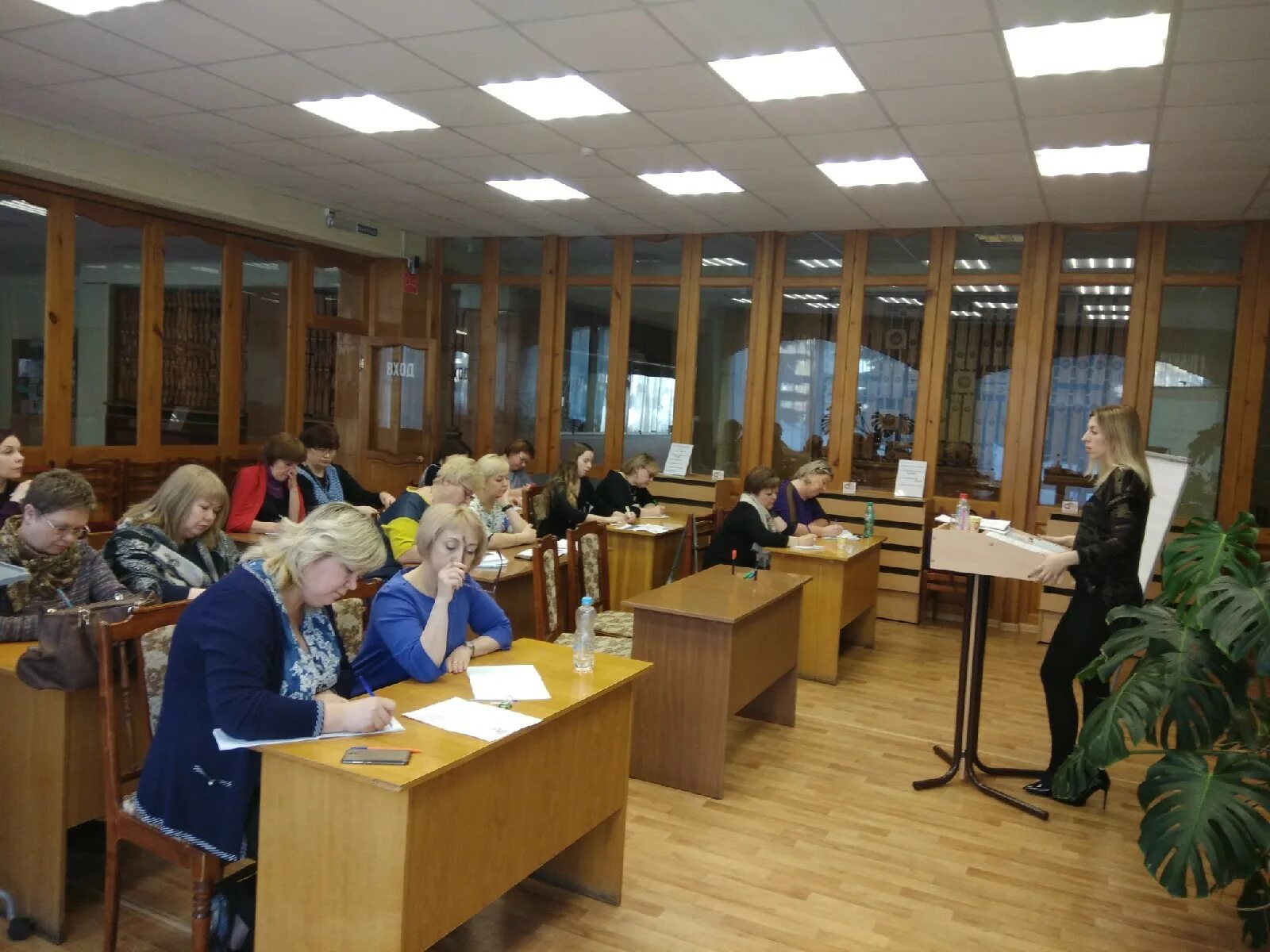 с. библиотека имени пушкина киров. киров центральная библиотека. киров. библиотека имени пушкина киров фото.