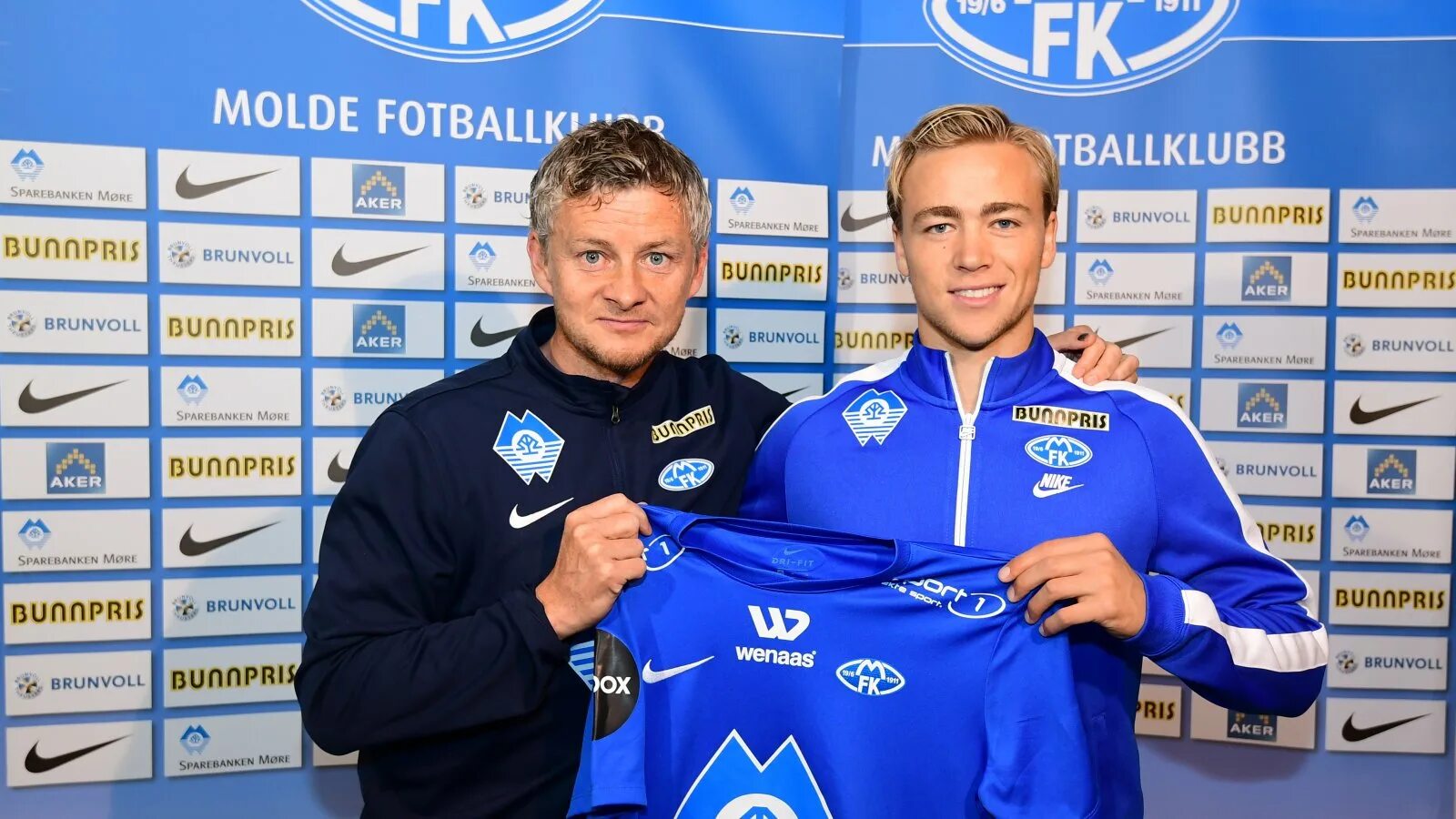 Мольде футбольный клуб эмблема. Мольде логотип. Мольде футбольный клуб страна. Молде фк. Мольде логотип.