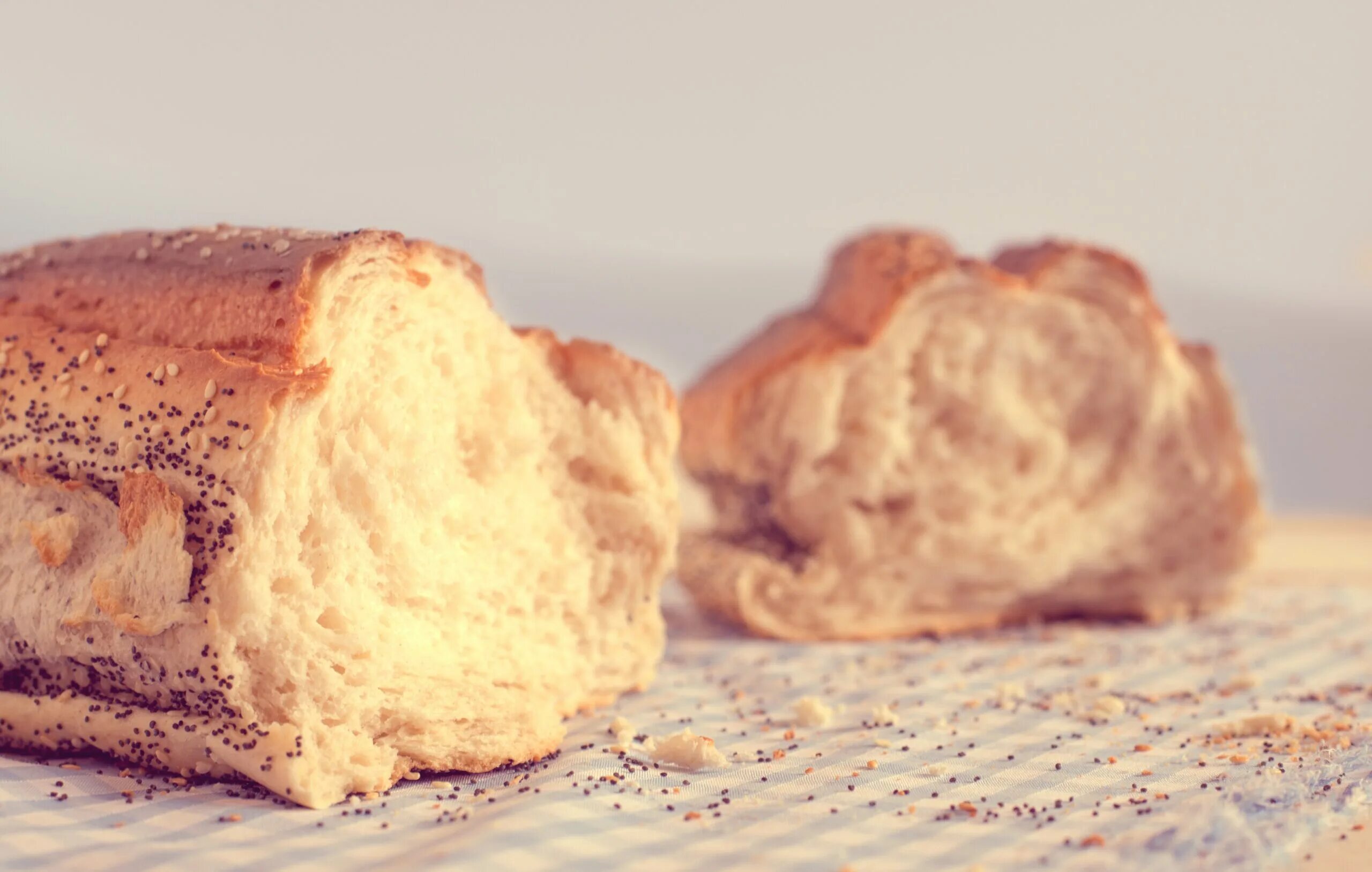 Почему хлеб сладкий. Выпечка из белой муки. Воздушное пирожное облачный хлеб. Облачный хлеб десерт. Хлеб крошится.