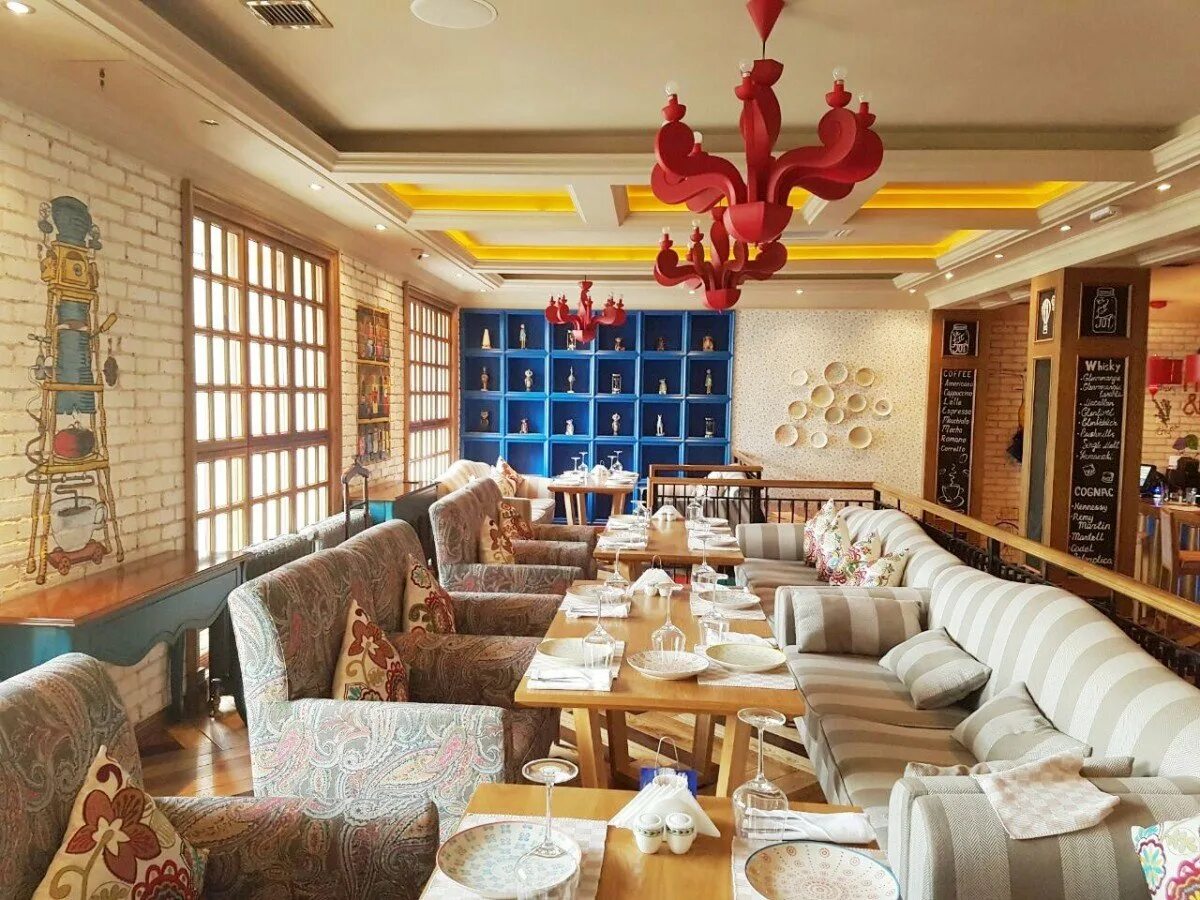 Friends family ресторан крылатское. Дешевый ресторан. Лучшие рестораны семей. Ресторан седанка сити владивосток. Ресторан андерсон в москве.