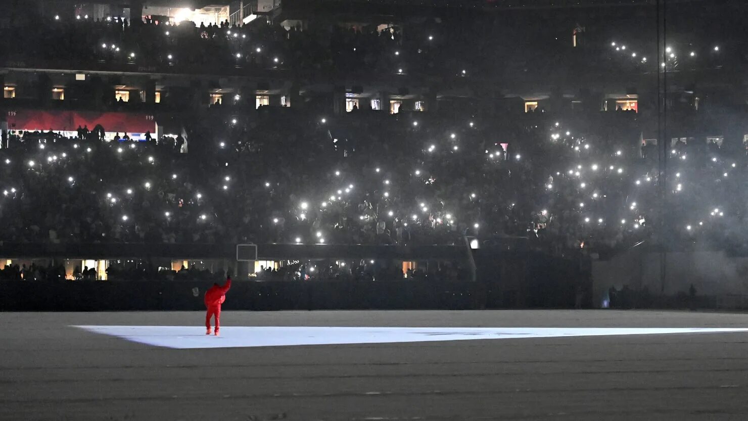 Kanye West Donda Stadium. Канье Донда Wallpaper iphone. Кани Уэст концерт 2021. Kanye West фотосессия Donda.