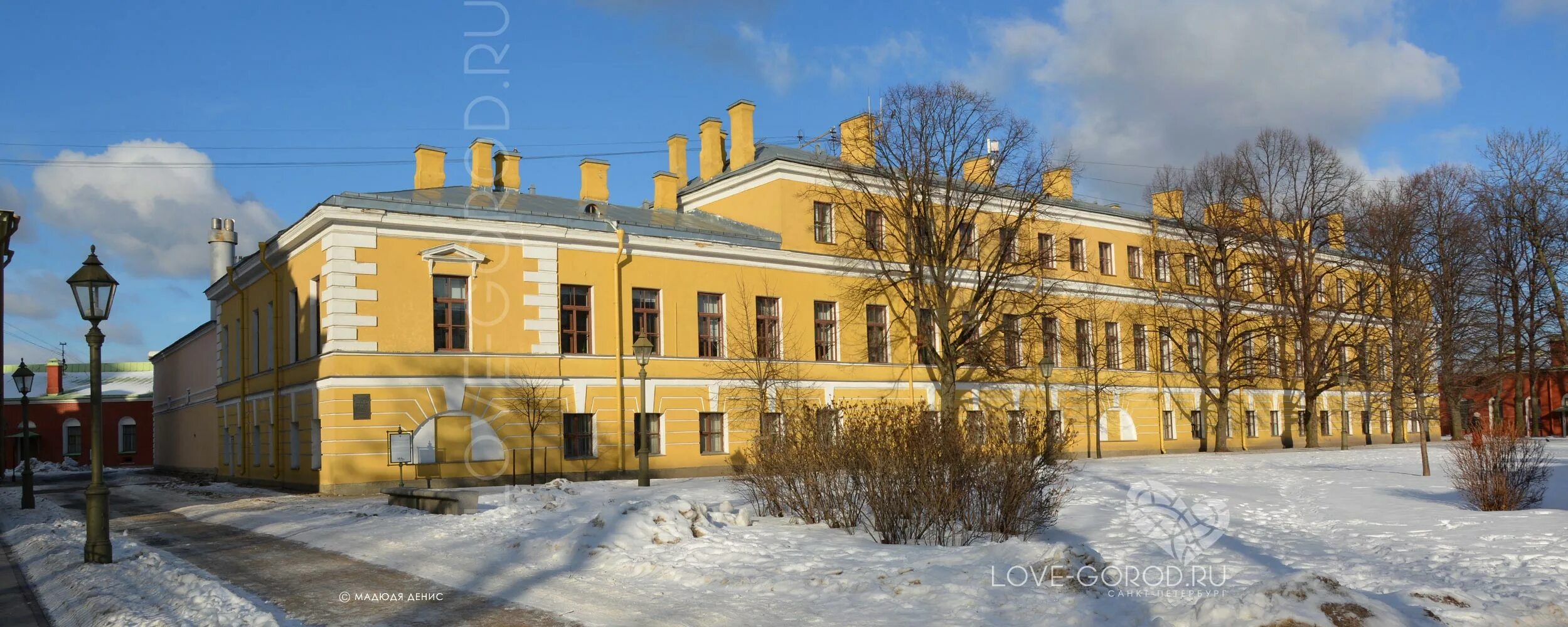 Петропавловская крепость казначейство. Главное казначейство Петропавловской крепости. Петропавловская крепость здание главного казначейства. Прокурорский дом Петропавловской крепости. Казначейство г санкт петербурга