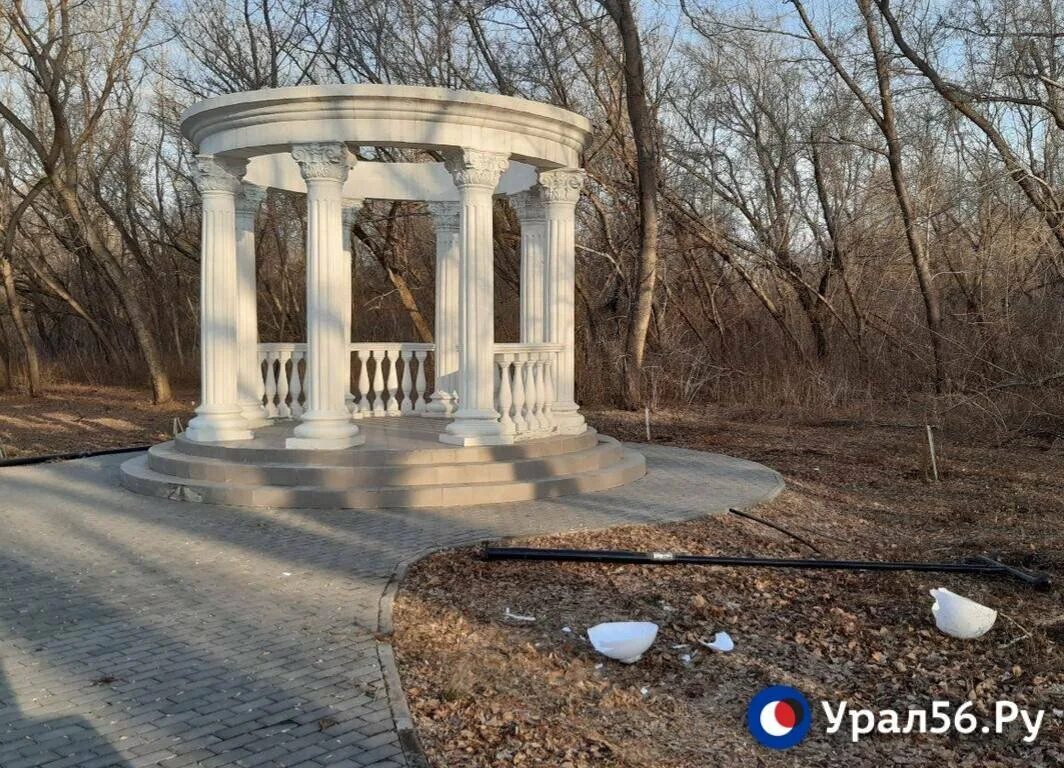 Заросли пути-дорожки в парке Машиностроителей - Орская газета