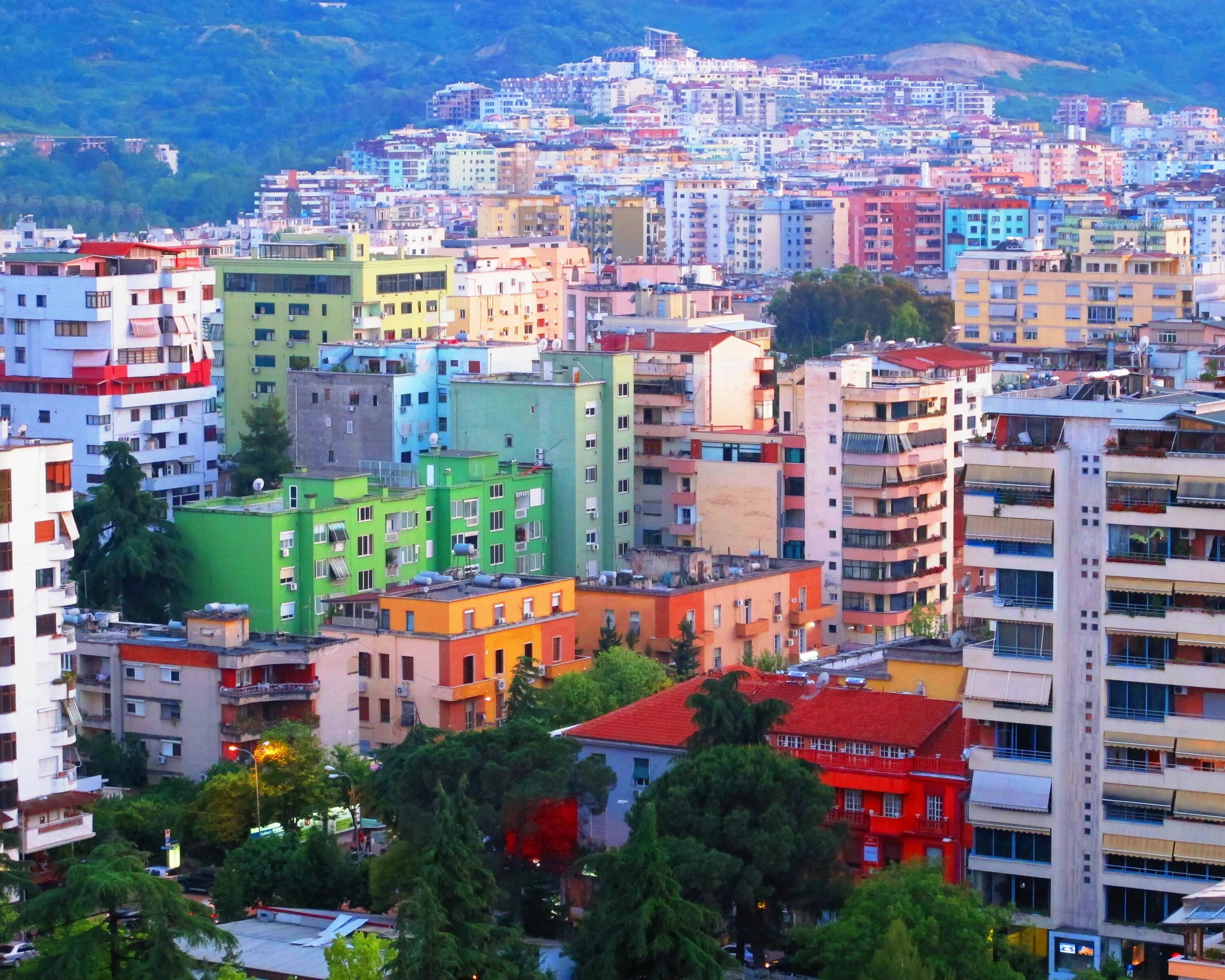 Tirana город. Столица албания столица. Г тиран. Г тиран. Резидент ивел тиран т 103.