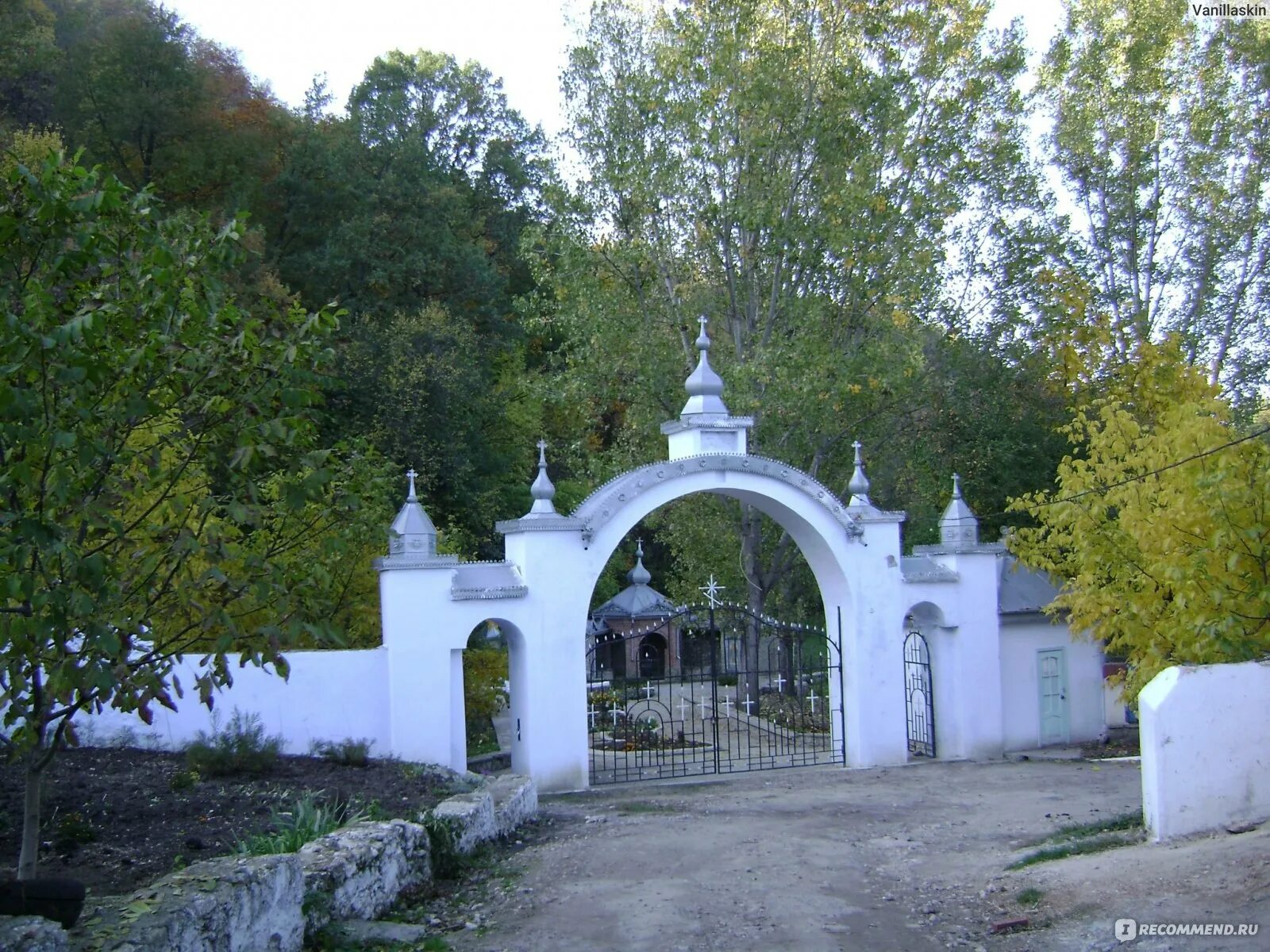 Где молдове можно. Монастырь Жапка в Молдове. Куллаты. Святые места рядом с Кишиневом. Молдавия самое интересное.