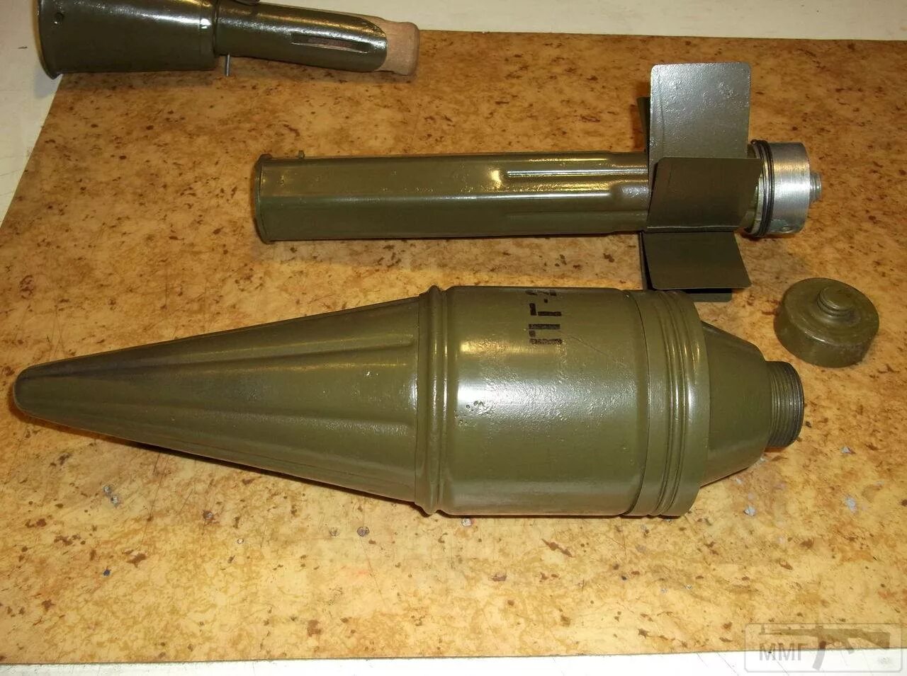 Панцерфауст гранатомёт гранатомёты германии. Немецкие противотанковые гранатометы второй мировой. Панцерфауст 250. Фаустпатрон 250. Фаустпатрон кляйн.