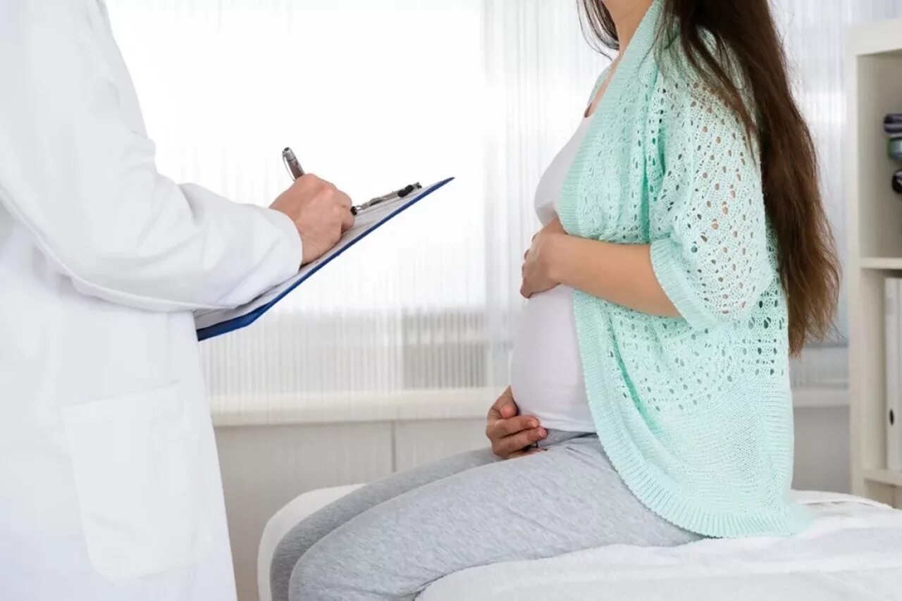 Посещение врача беременной. Беременные в больнице.