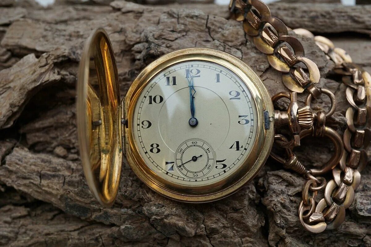 Старинные часы. Древние часы. Механические часы старинные. Красивые часы.