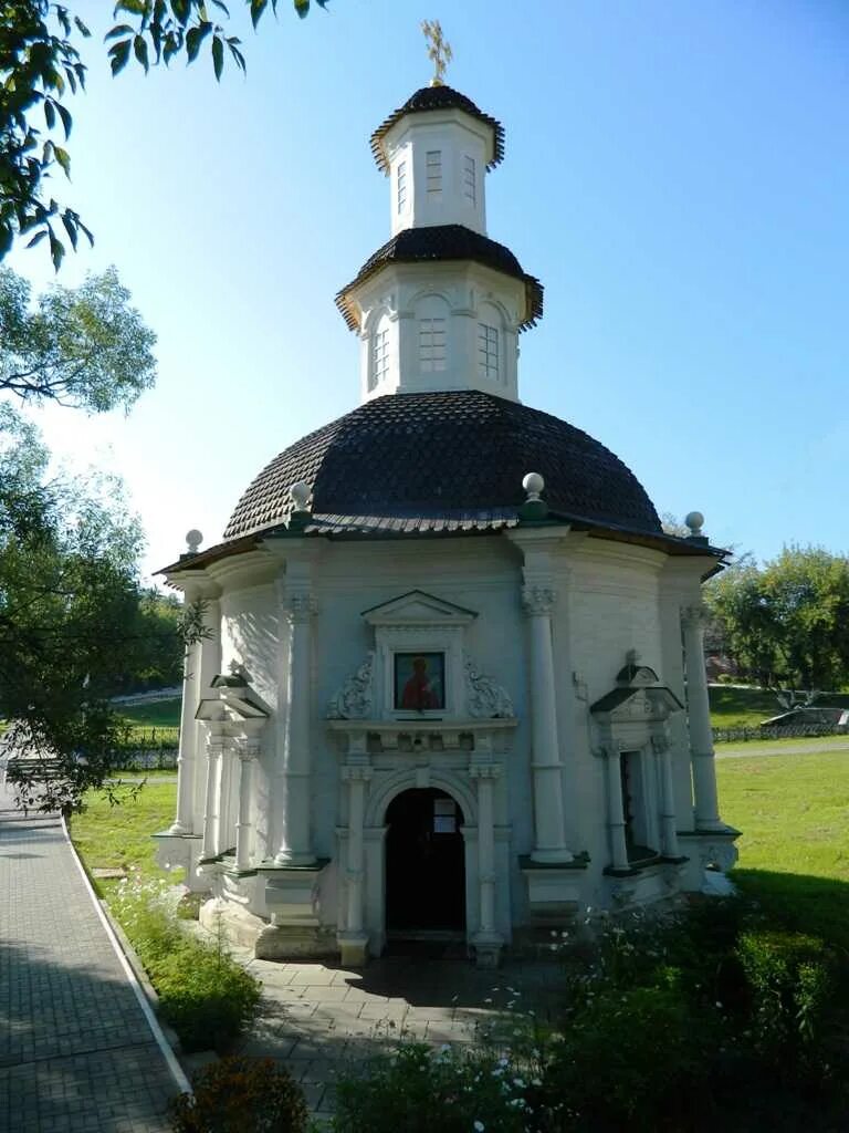 Родник веры. Часовня Пятницкого колодца. Пятницкий колодец Сергиев Посад. Часовня над Пятницким колодцем Сергиев Посад. Троице Сергиева Лавра Пятницкий колодец.