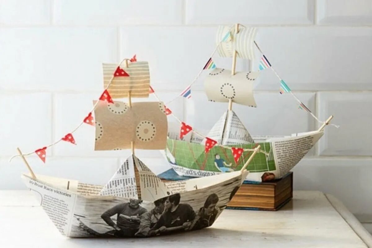 Корабль в детском саду своими руками. Оригами Фрегат кораблик. Оригами кораблик парусник. Красивые корабли из бумаги. Кораблик парусник из бумаги.