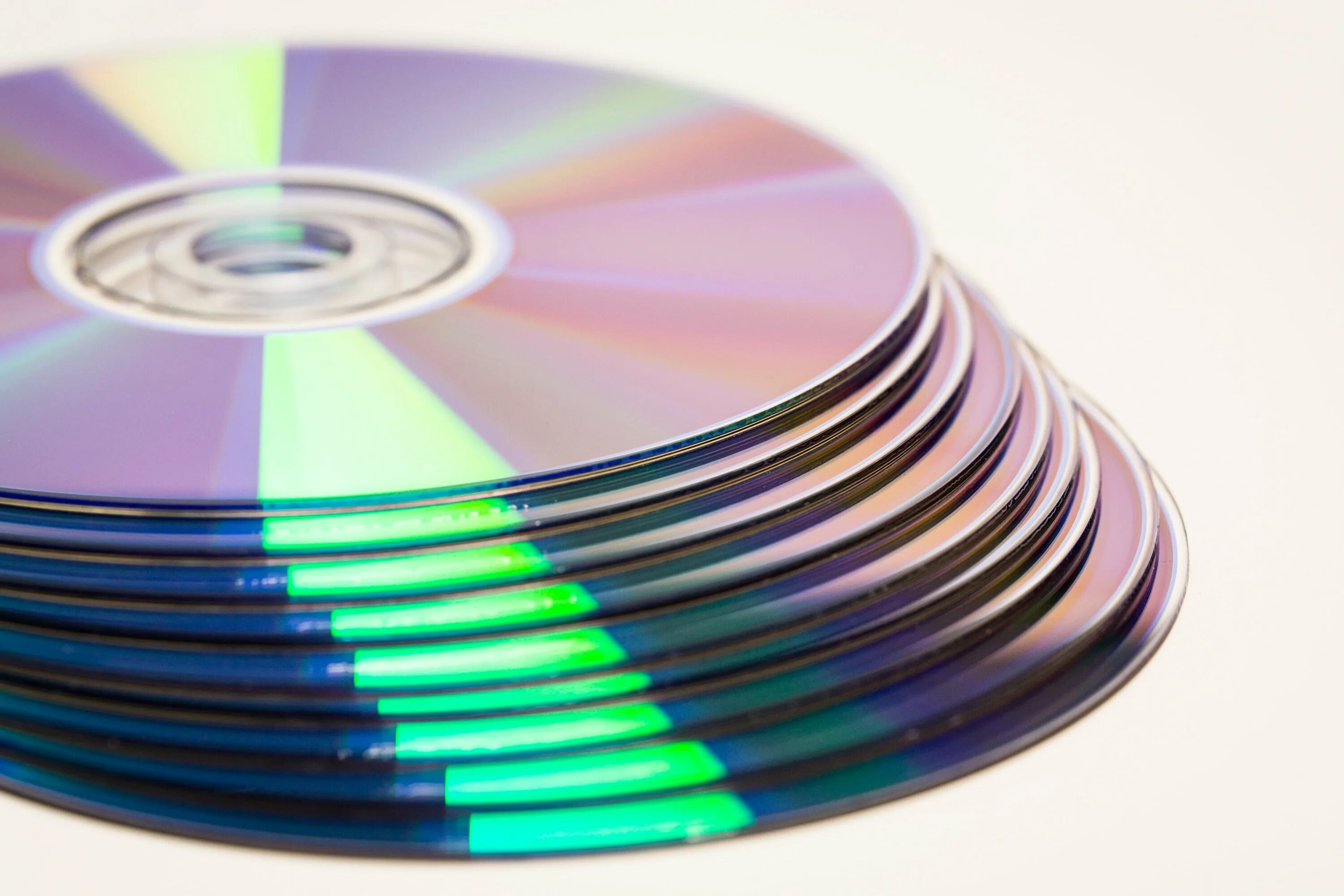 Носители информации cd. Dvd-диски (dvd – digital versatile disk, цифровой универсальный диск),. оптический диск. оптические носители информации. оптический диск двд.