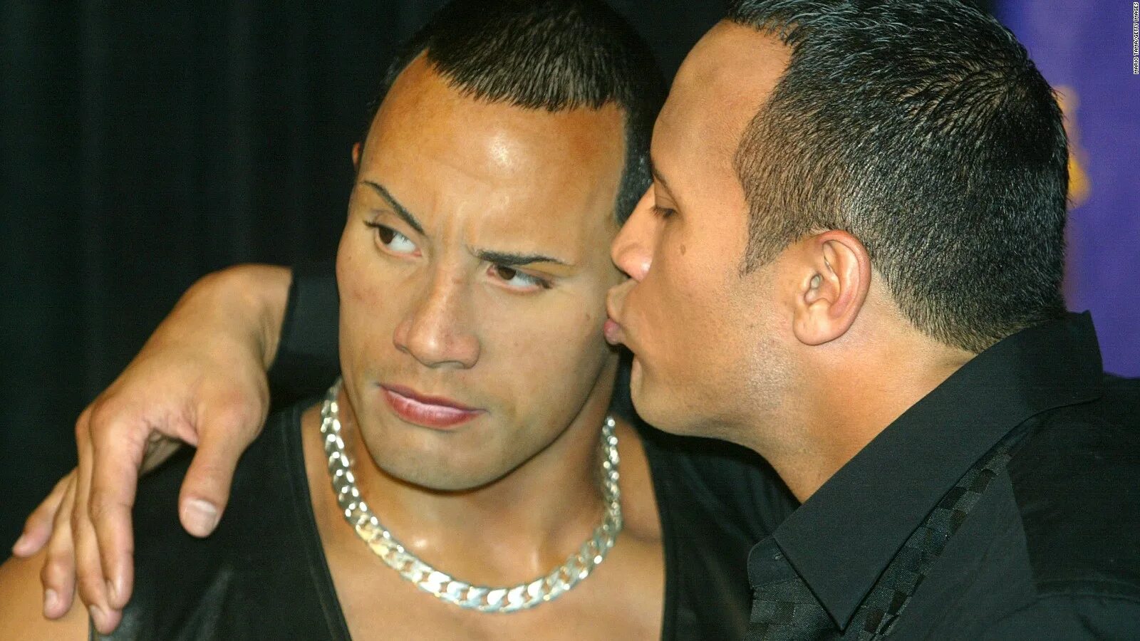 Дуэйн скала джонсон братья. Джон джонсон брат дуэйн джонса. Двойник дуэйна джонсона скалы. Брат скалы джонсона. Дублер дуэйна джонсона его брат.