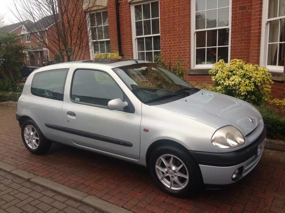 Каталог автомобилей Renault Clio Clio I Хэтчбек 3 дв., Williams 2.0 MT (150 л.с.