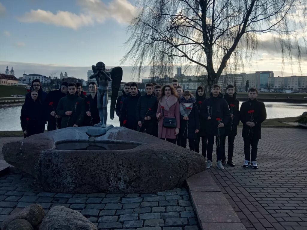 Беларусь скорбит. Мемориал «остров Мужества и скорби». Остров Мужества и скорби в Минске. Остров Мужества и скорби памятники Минска. Памятник скорби в Белоруссии.