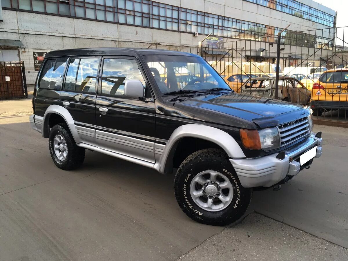 Купить мицубиси паджеро бензин. Mitsubishi Pajero II 1995. Mitsubishi Pajero 1995. Мицубиси Паджеро 1995. Митсубиси Паджеро 2 1995.