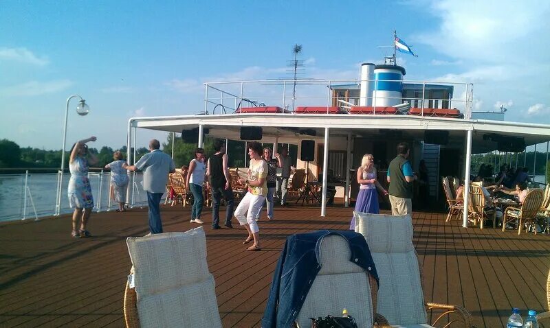 Тусовка на теплоходе. Дискотека на теплоходе. Дискотека на теплоходе. Дискотека на теплоходе москва. Дискотека на теплоходе москва река.
