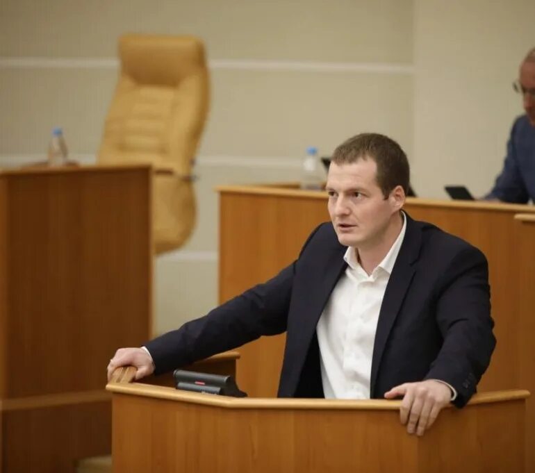 Депутаты госдумы. Зал заседаний. Спящие депутаты. Депутат. Госдума смеется.