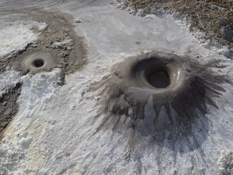 Где находится грязевой вулкан. Грязевой вулкан. mud pot. грязевой вулкан фото.
