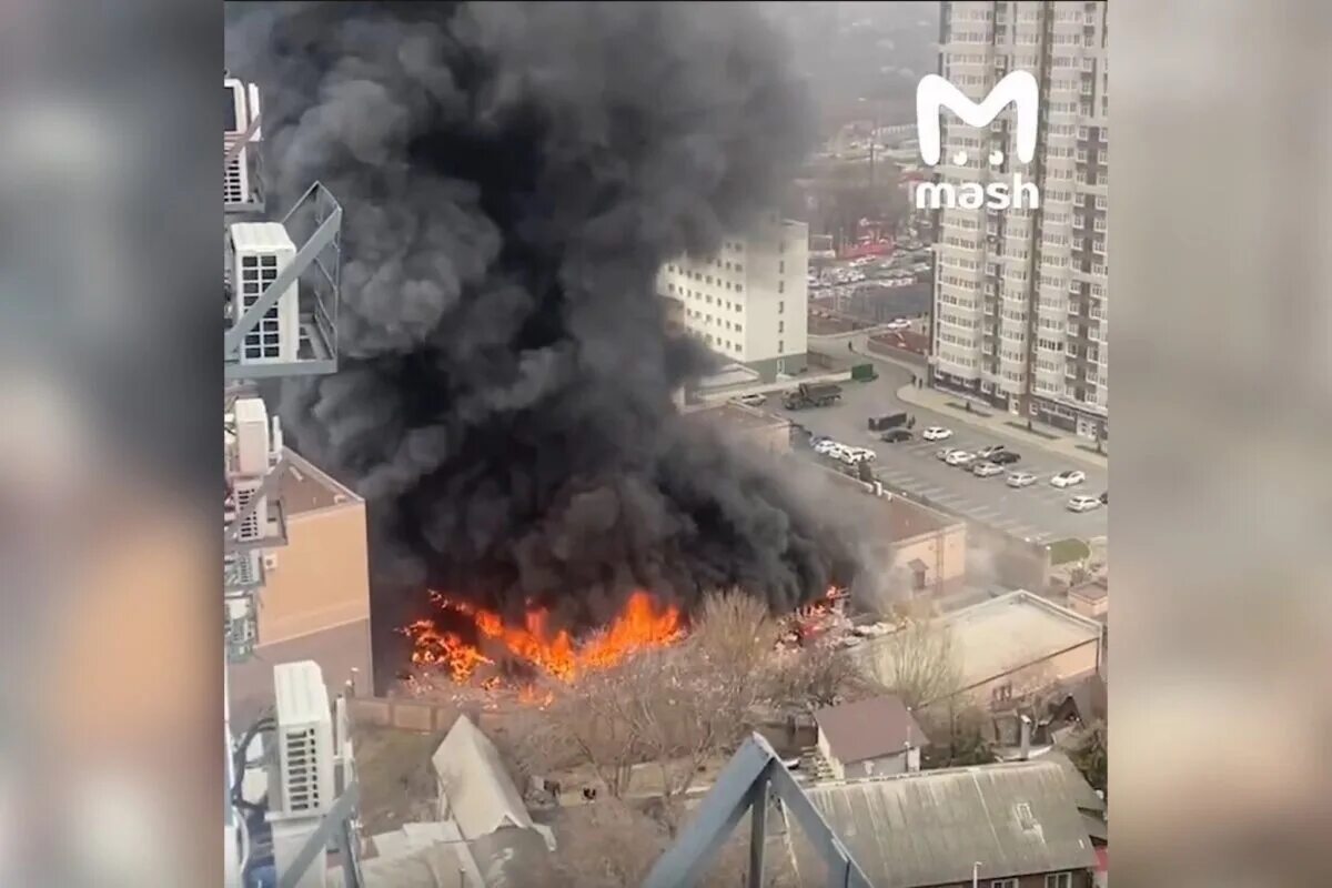 Что сегодня взорвалось в ростове на дону. Горящее здание. Пожар в здании.