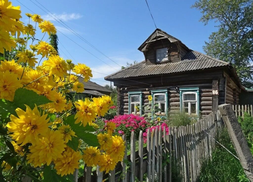 Милашки село. Деревенский домик. Красивый деревенский домик. Красивый дом в деревне. Сельский домик.