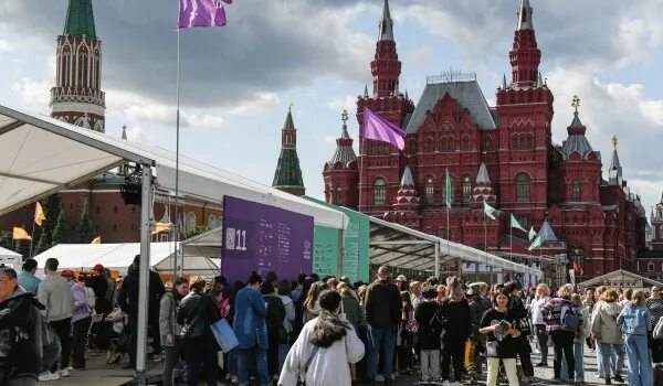 Когда откроют красную площадь 2025 в мае. Книжный фестиваль красная площадь 2025. книжный фестиваль красная площадь 2025. красная площадь в москве 2025. москва красная площадь фото.