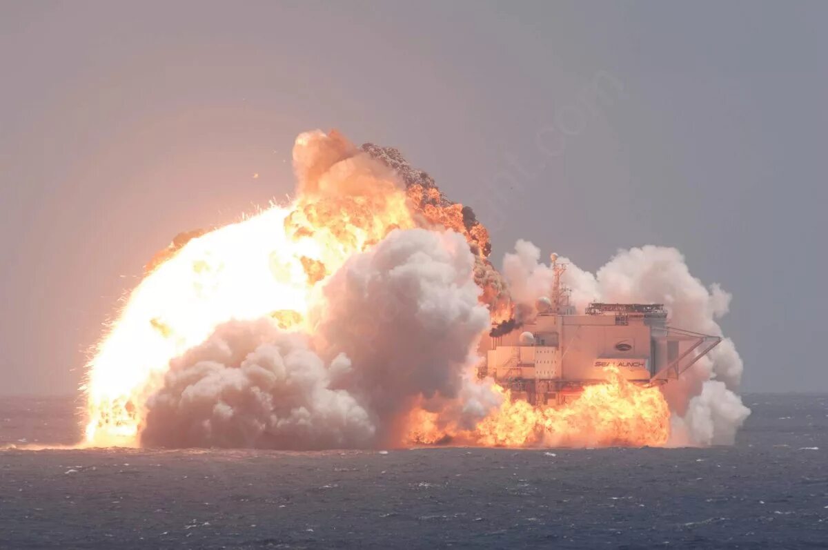 Как взрывается ольха. Горение пороха. Взрывное горение. Пожар на воде. Spacex взорвался.