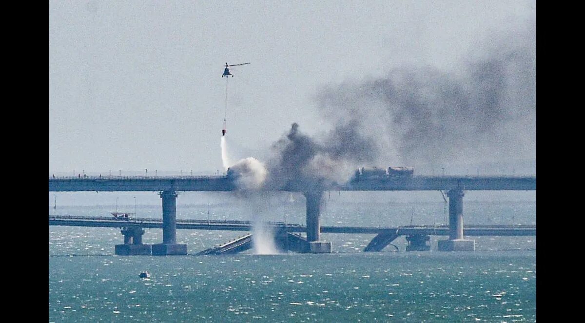 Разбомбили крымский мост. Крымский мост взорвали 2022. Крымский мост взорвали 2022. Крымский мост взорвали 2022. Разбомбили крымский мост.