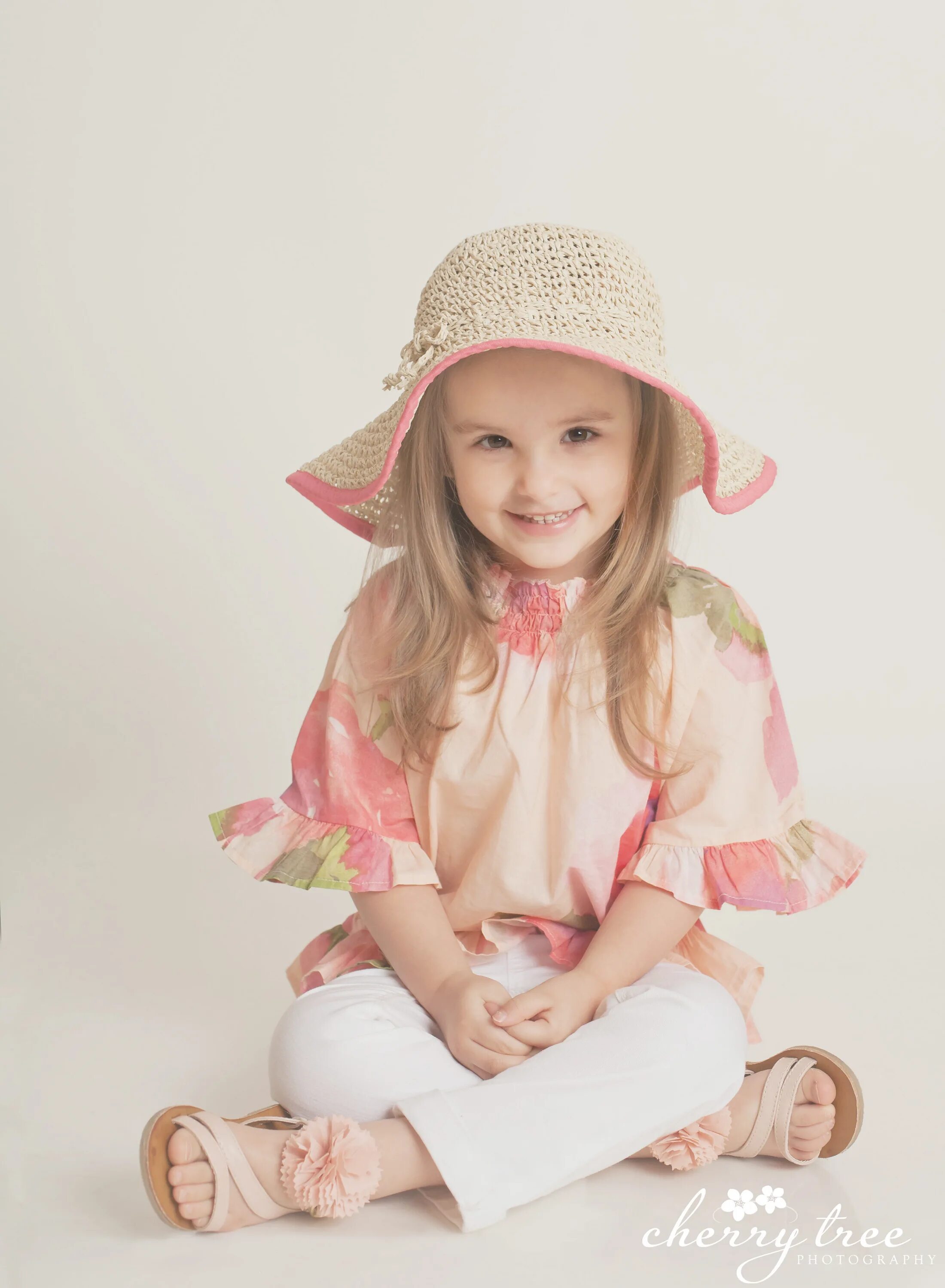 Девочка bez. Платье счастливые дети. 4 yrs old 2 yrs old. Малыш 4 года. 2 years old.