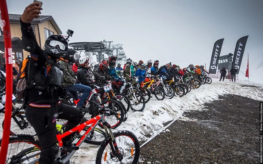 Bike weekend. Мегалавина. Велогонка садовое кольцо 2022. Гонки на трассе. Bike weekend Луганск.