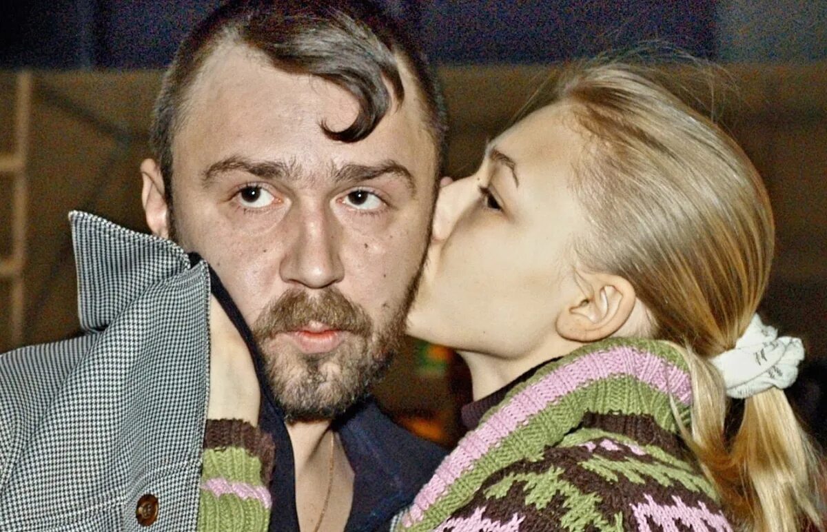 Шнуров встречался с 15 ти летней. Акиньшина и шнуров.