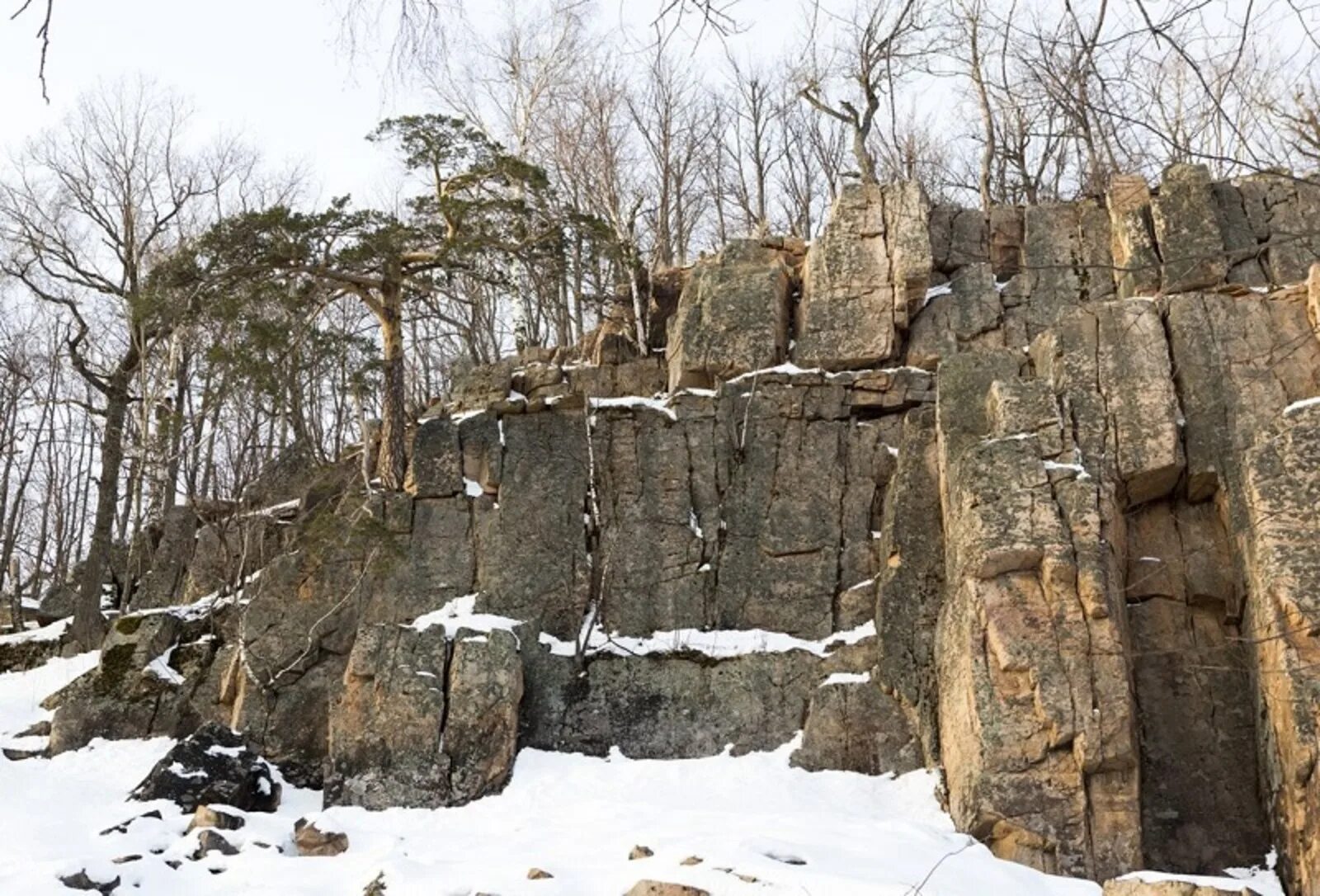 Красные скалы аша. Красные скалы аша. Красная скала миньяр. Красные скалы на корсике. Широкий дол и красные скалы.