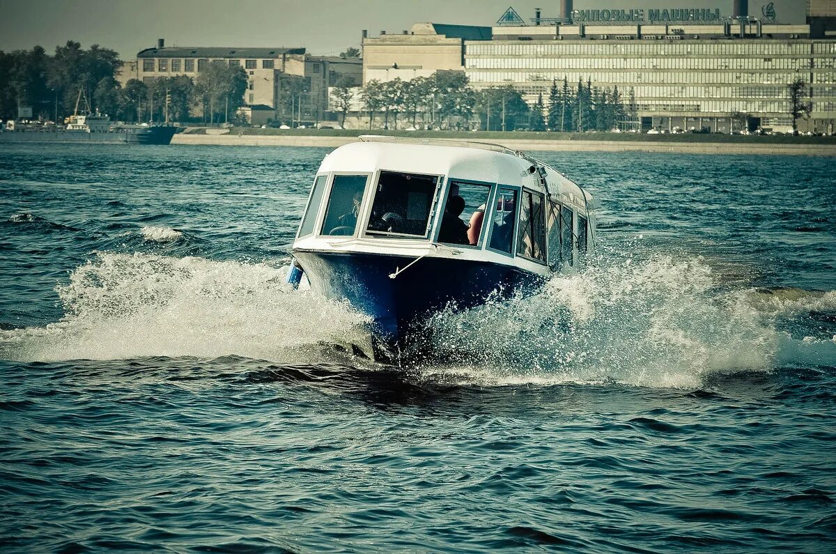 Водное такси москва. Водное такси. Катер такси. Водное такси Петропавловск Камчатский.