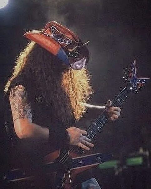 Pantera guitar. Pantera даймбэг даррелл. Группа damageplan. Даймбэг даррелл пантера. Гитарист даймбэг даррелл.