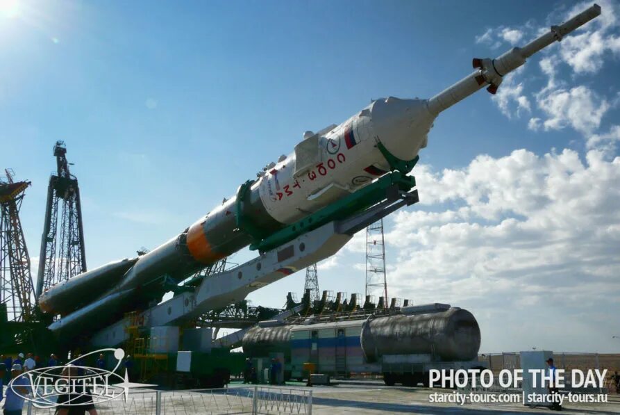 Установить союз. Новогодняя ракета союз ис. рожков космодром на столе. the best of soyuz 92 lyric.