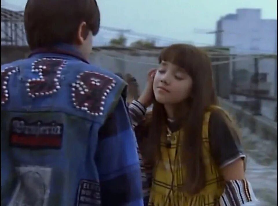 Алиса перед концом света 1997. Элис перед концом света. Элиза перед концом света. Алиса перед концом света. Закрой глаза ты меня поцелуешь.