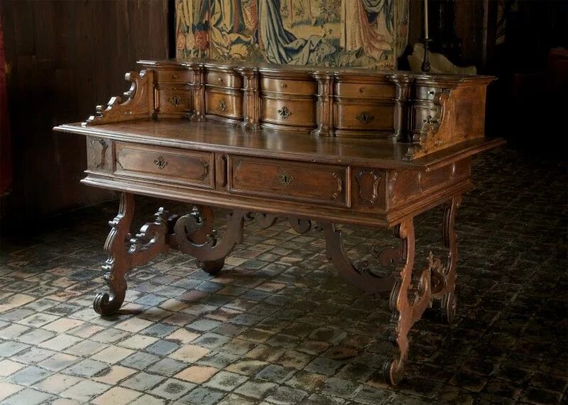 Стол в древности. Стол эпохи Возрождения. Исторический стол. Самый первый стол. Стол в древнем замке.