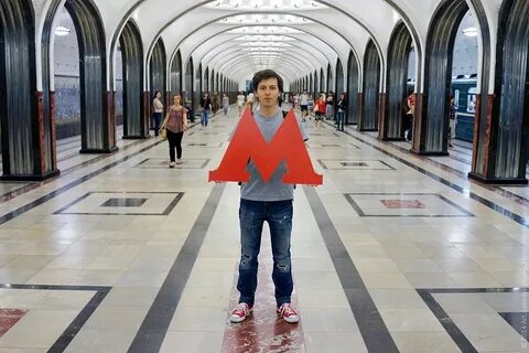 Станция метро люди