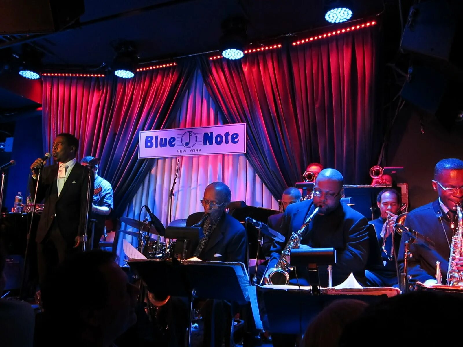 The blue club. Blue note jazz club. Джаз клуб нью йорк. The blue club. New york jazz bar.